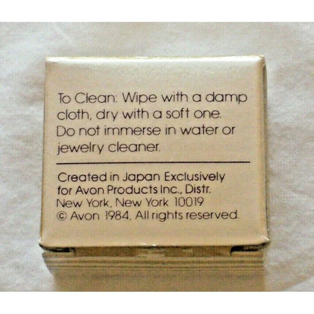 Vintage 1984 Avon Retractable Key Ring Clip Gold Tone & White